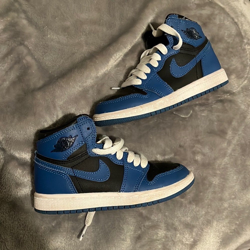 Marina blue Jordan 1